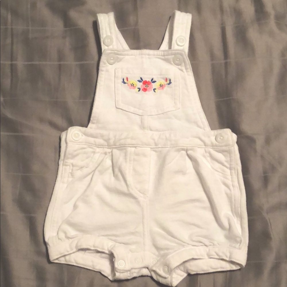 Carter’s Romper, All white with floral accent ! 🌺